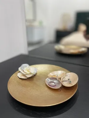 Decorative wooden plate for jewelry
