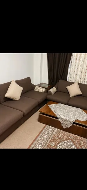 كنب مستعمل للبيع الخشب جديد ولا كسره والقماش ولا مزعهه فيهه
