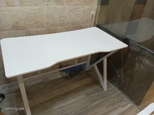 طاولة Gaming فخمة وأنيقة! لون أسود كربوني وهيكل معدني قوي  سطح واسع 120×60×75 سم مثالي لجهازك