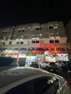 فرصه تجاريه مشروع جاهز في موقع مميز وسط المدينه محل هواتف مع الرخصه مع السيستم الديكور معدات الصيانه