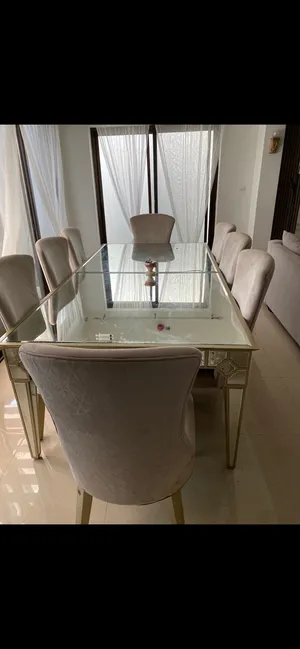 طاولة طعام 8 اشخاص