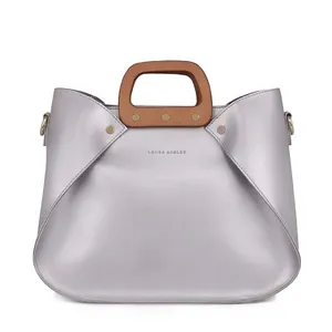 شنطة رائعة من Laura Ashley
