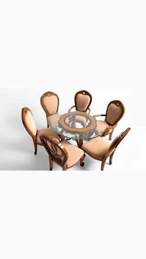 للبيع طاولة سفرة كلاسيكية مع 6 كراسي.