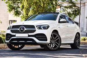 قابل للبدل تبدأ بدفعه 13000 مرسيدس GLE350 كوب (Plug-in Hybrid) موديل 2021 - وارد ألمانيا فحص كامل