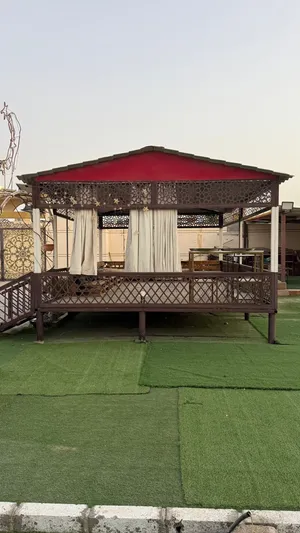 منامه طولها 6 العرض 4 الارتفاع 3  مده الاستخدام سنه  الحاله جيده جدا الموقع ابوظبي الشامخه