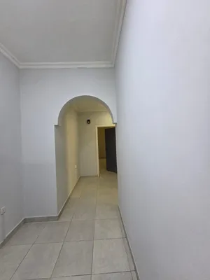 شقة للإيجار في العذيبة الشمالية – طابق أرضي Ground-Floor Apartment for Rent in North Al Az