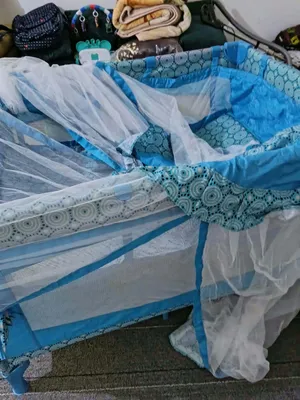 تخت بيبي استعمال بسيط بحال الوكالة مافي ولا مزع سهل الفك والتركيب