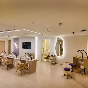 ادوات وكراسي مركز تجميل نسائي VIP