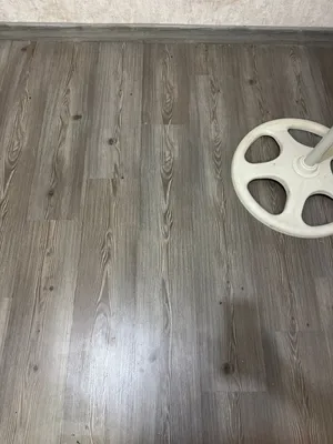 باركيه نضيف مع عازل وبانيه كامل سعر مغري البيع لعدم الحاجه ألماني