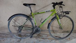 بايسكل c700 للبيع مع قاعدة مطارية اقرا الوصف