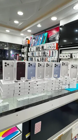 ايفون 18 بروماكس 256 جيبي اللون اللؤلؤي السلفر واللون البحري للبيع بسعر 650 ريال عماني