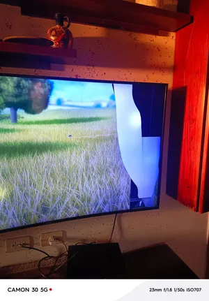 شاشة سامسونج 55 بوصة كيرف مكسورة بس شغالة .