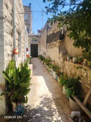 بيت مستقل مع سطح وملحق للبيع