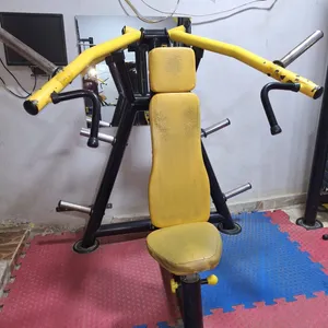 جيم كامل بالارضيات وكل محتويات الجيم بالأجهزة والدنابل والبارات للبيع بسعر مغري