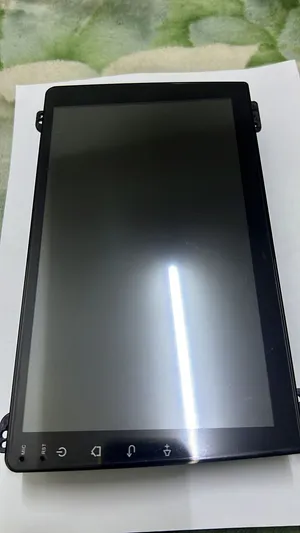 شاشه تشتغل علي جميع السيارات 250