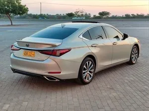 Used Lexus ES in Muscat