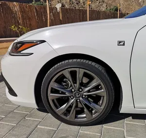 للبيع لكزس خليجي (الفطيم) Lexus ES 350 F Sport الموديل: 2019