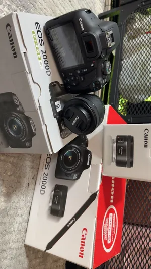 كاميرا كانون EOS 2000D بحاله ممتازه سعر 130 وقابل تواصل