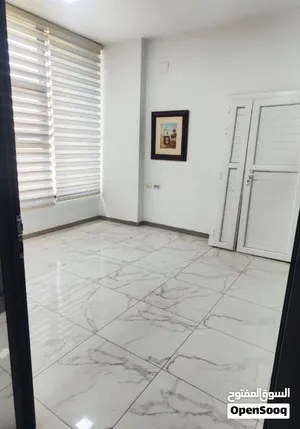مبني تجاري من دورين مفصولات نظام شقاتين يصلح لشركات ولعيادات ف زناتة