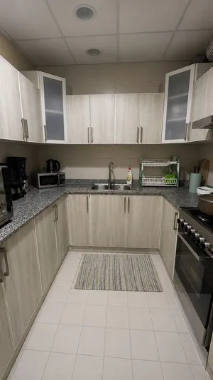 مطبخ حديث ومجهز بالكامل بحالة ممتازة للبيع