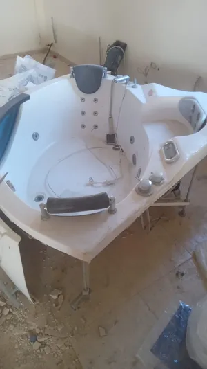 جاكوزي مستعمل شبه جديد في مجال بسعر