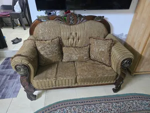 كنب مستعمل للبيع بحالة ممتازه