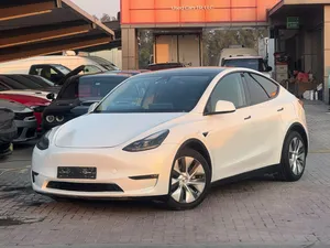 تيسلا موديل Y موديل 2023 فل مواصفات خليجي بحاله ممتازه جاهزه للتسجيل والاستخدام