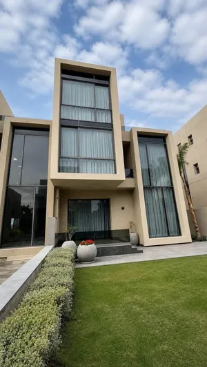 275 m2 4 Bedrooms Villa for Sale in Cairo Fifth Settlement