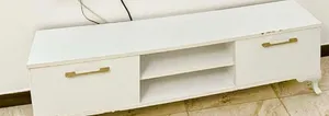 طاولة تلفزيون