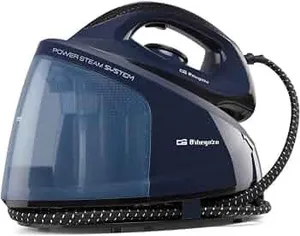 مكواة بخار من أوربيجوزو (Orbegozo VP 8550) باللون الأزرق، وهي مزودة بخزان مياه قابل للإزالة سعة 1.2