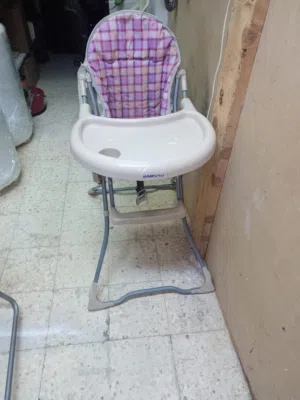 كرسي طعام اطفال ثقيل وكوت اطفال بحالة الوكالة