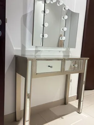 Vanity dressing table with mirror and lights