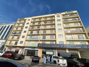 شقه للايجار الموالح الشماليه شارع الموج/Apartment for rent in North Al Mawaleh Al Mouj Street