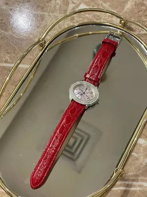 ساعه ماركه ZEADES السير جلد احمر عنابي مرصعه بكرستال ، استعمال خفيف نسائيه