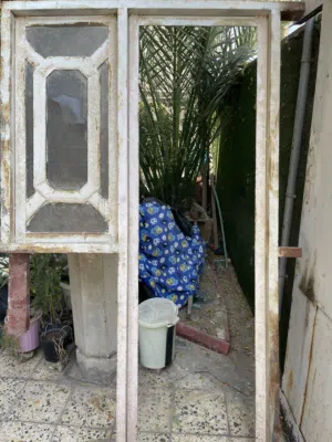 باب حديد خارجي