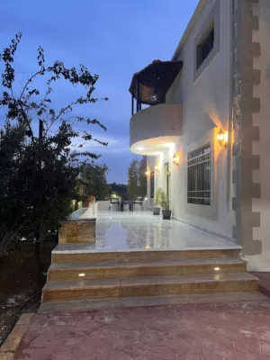 شاليه للبيع فخامة التصميم وسحر الطبيعة في ماحص (أم الخال)! 3400م للبيع