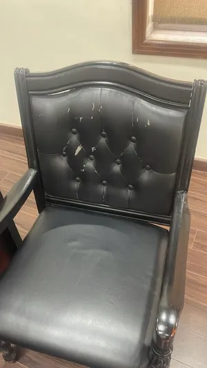 كنب وكراسي مكتب وغرفة استقبال