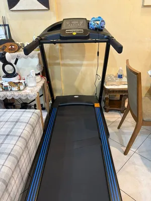 للبيع جهاز مشي كهربائي PowerFit – استعمال خفيف جدًا