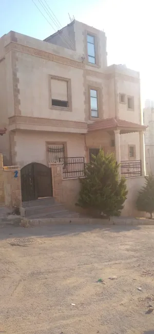 عمارة للبيع بسعر مغري القويسمة النهارية شارع .. يعقوب ابن شيبة .... مساحة الأرض 330