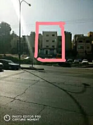 من المالك مباشرة وبإيجار سنوي ومبلغ خلو للمحلين للبيع أربعة شقق طابقية ومحل تجاري عدد2