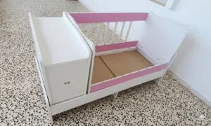 سرير بيبي فيه دولاب و قجار،.. نظيف جودة يهز نظيف استعمال بسيط