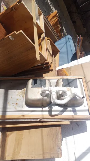 مطبخ علوي وسفلي مع جرارات ومجلى للبيع المستعجل
