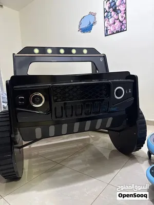 سرير للأطفال جميل وجيد