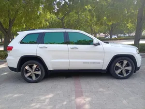 Jeeb grand Cherokee 2014 V8 gcc limited full option