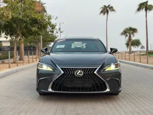 Lexus ES300 GCC model 2023