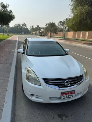 السيارة بحالة ممتازة ورقم مميز 23425