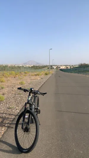 للبيع سيكل جبلي (Mountain Bike) دراجة مصممة للطرق الوعرة