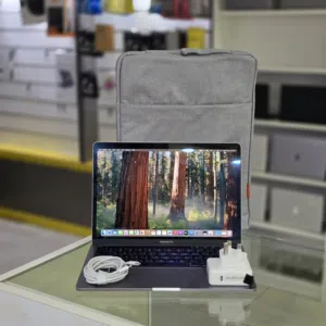 Macbook Pro 2020 i5/8GB/256GB ماكبوك برو 2020 نظيف + شاحن + شنطة