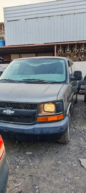 قطع غيار سكراب باص شيفرولية فان امريكي جمس 8 سلندر مكينة 6.0 موديل 2003 GMC Savana Van