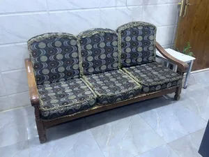 كراسي 3 قطع 5 اشخاص ، خشب حاله متوسطه هاي التلحيفه الحمره تنشال مخليها فقط للحمايه
